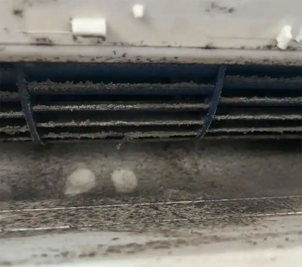 桑植空调吹的风有股烧焦味是怎么回事